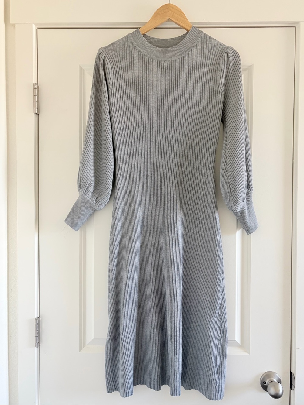 Women's Ribbed Puff-Sleeve Midi Dress in Light Gray
